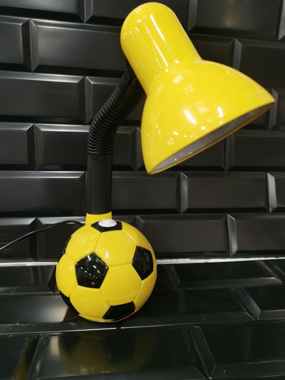  Фото №3 - Лампа электрическая настольная ENERGY желтая. Артикул: 366049/EN-DL14C