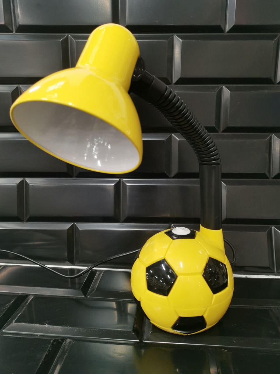  Фото №1 - Лампа электрическая настольная ENERGY желтая. Артикул: 366049/EN-DL14C