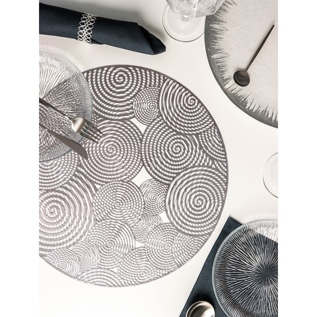 Фото №1 - Салфетка сервировочная на стол «Гипноз», d=38 см, цвет серебро. Артикул: 7422270